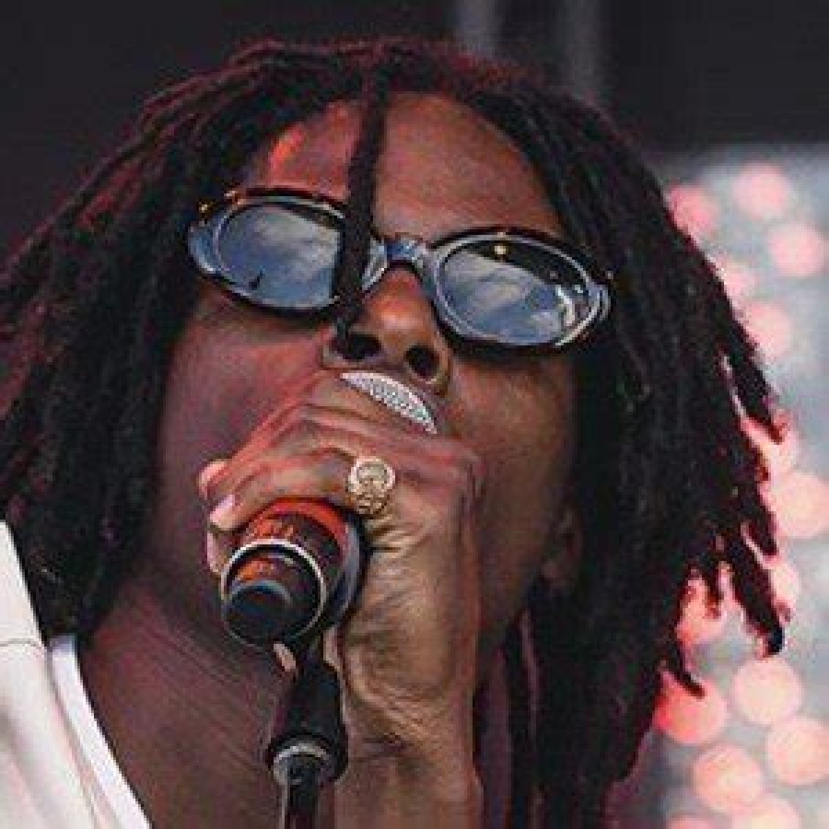 Daniel Caesar (Soul Singer) - Age, Birthday, Bio, Facts, Family, Net Worth, Height & More