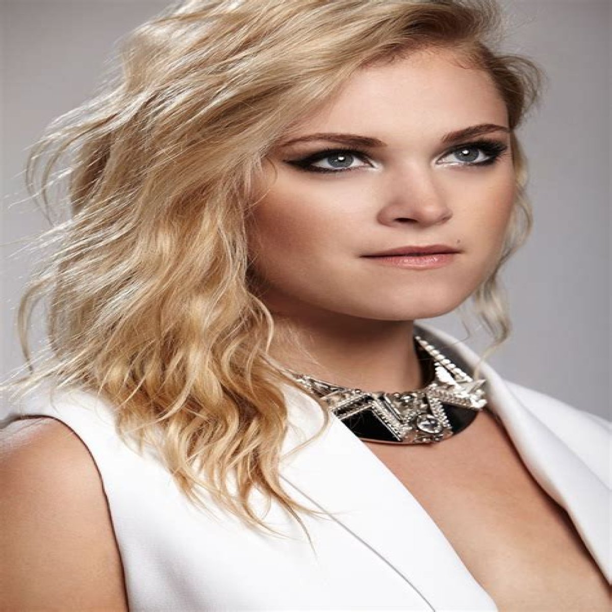 Discovering Eliza Taylor: The Journey Of A Rising Star