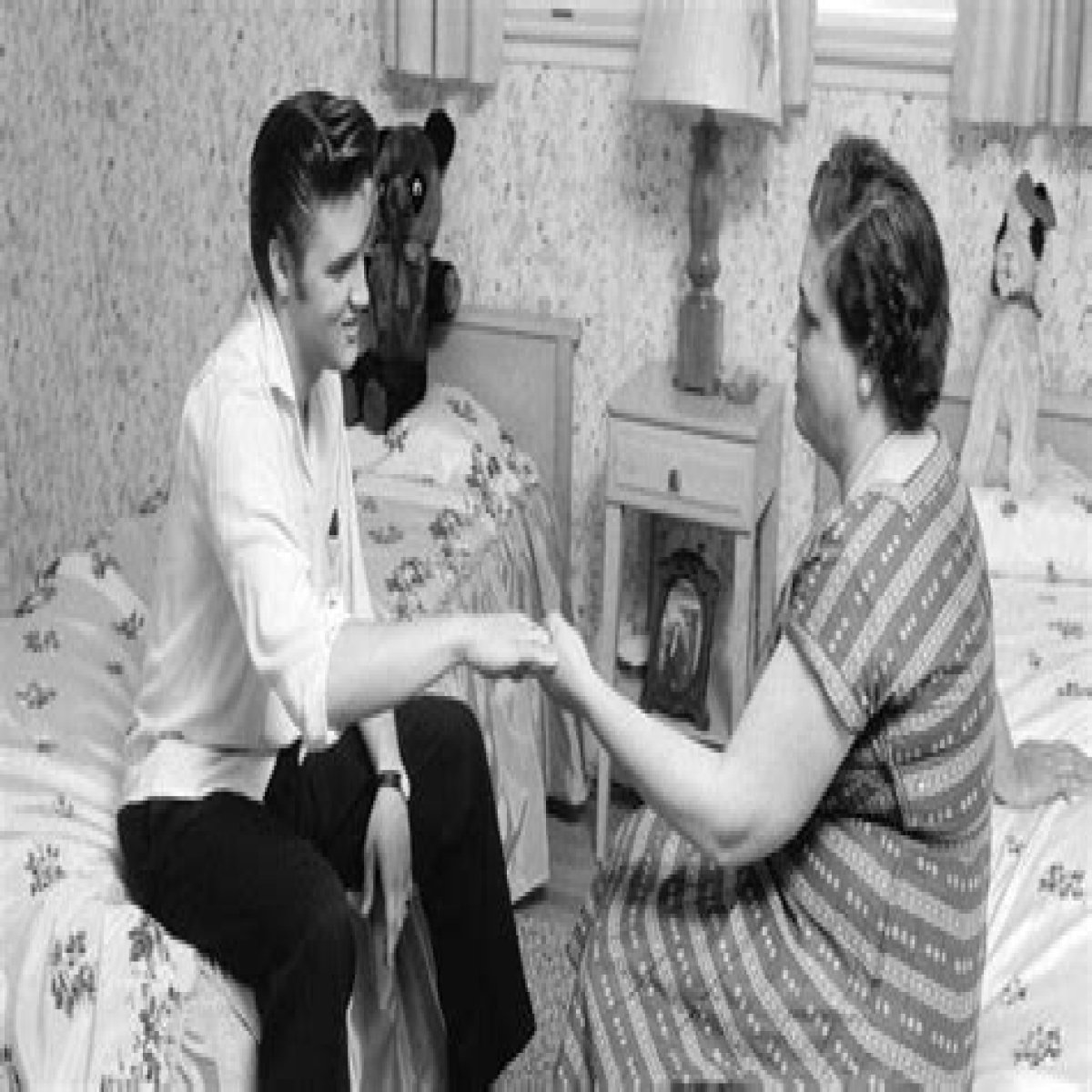 Elvis Presley's Mother's Tragic Demise: A Heartbreaking Loss