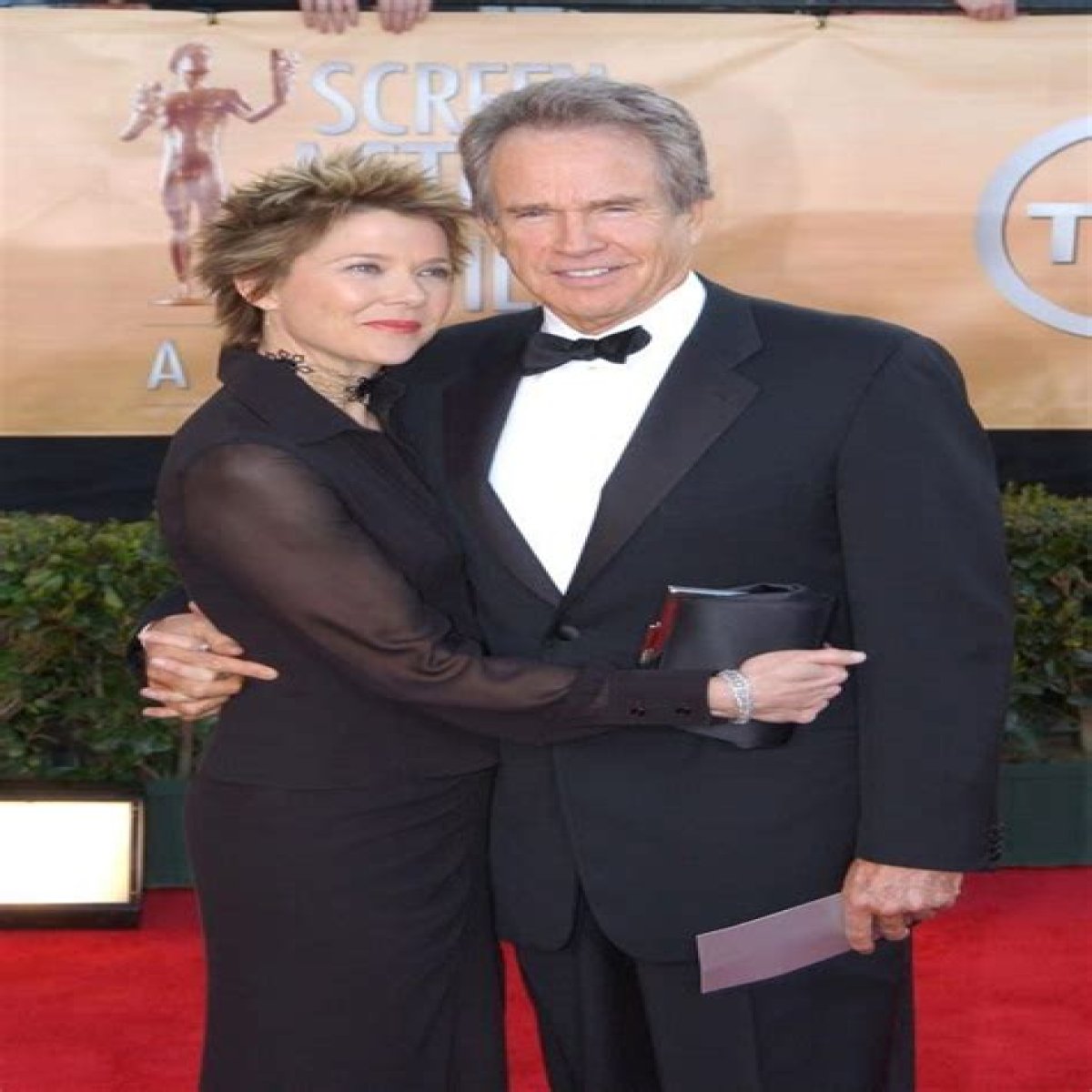 Unveiling The Secrets: Annette Bening's Marital Journey